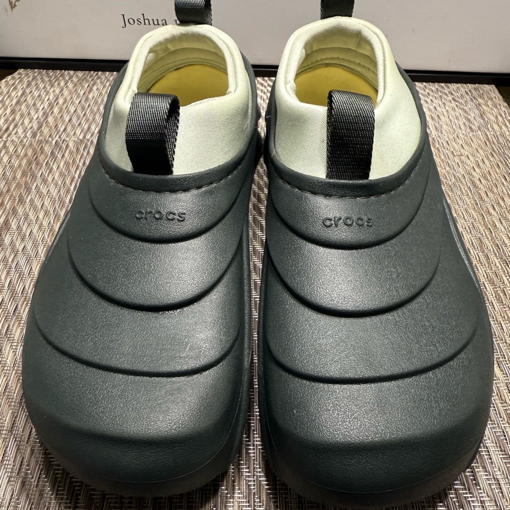CROCS Men's SZ 10 Dark Green Slip-On Loafers Box 9 - Picture 1 of 6
